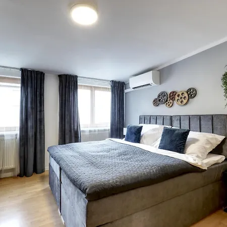 Spacious Old Town Loft For 6 Bratislava Exterior photo