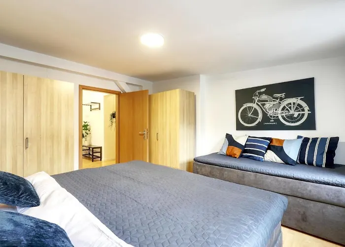 Spacious Old Town Loft For 6