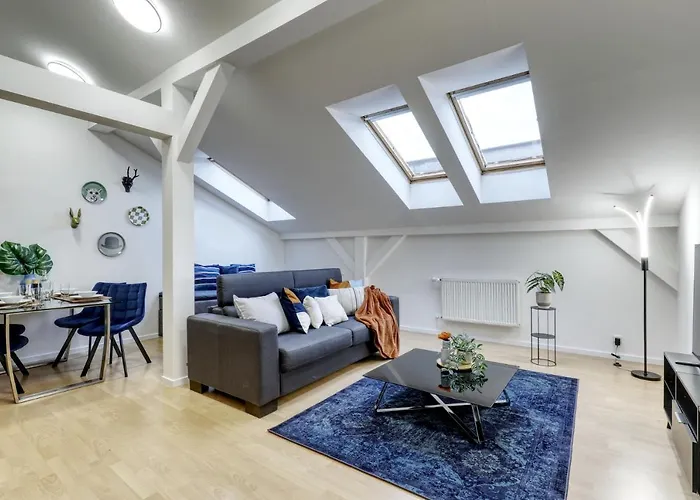 Spacious Old Town Loft For 6