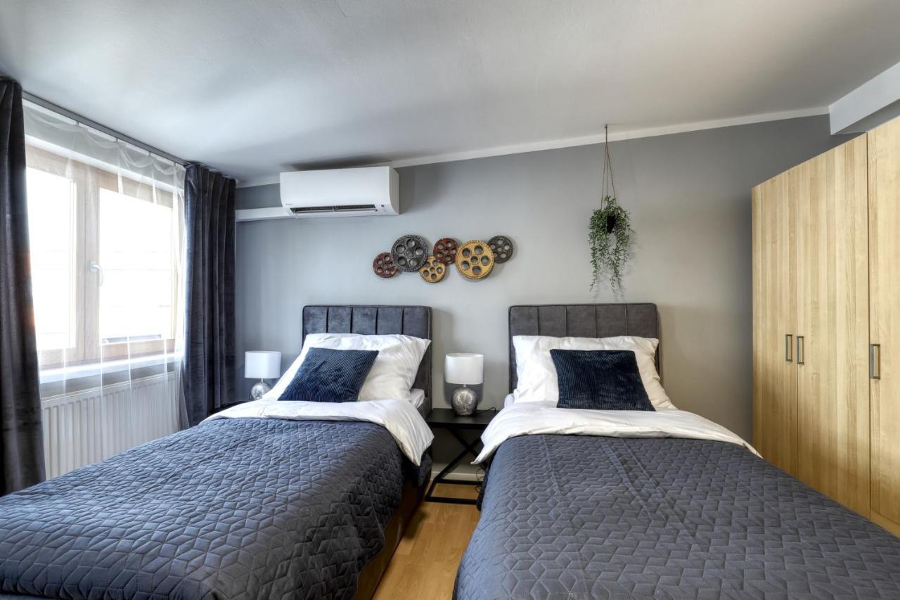 Spacious Old Town Loft For 6 Bratislava