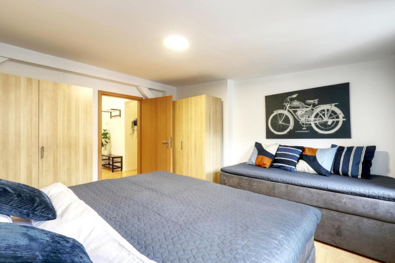 Spacious Old Town Loft For 6 *