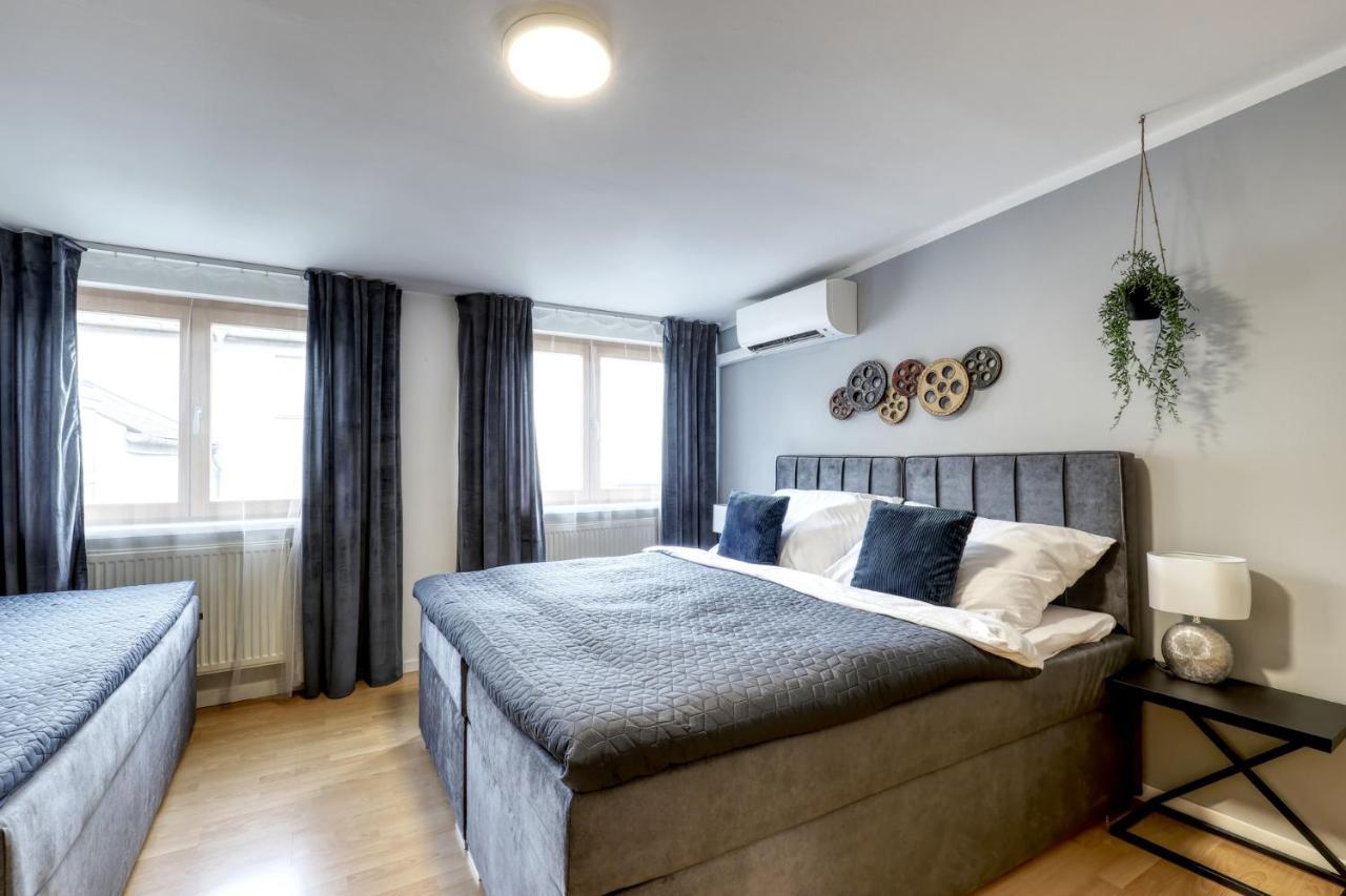 Apartment Spacious Old Town Loft For 6 *