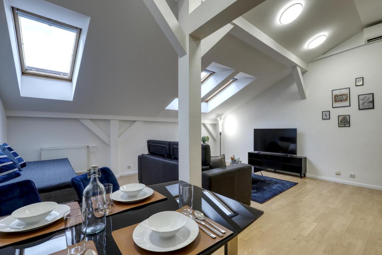 Spacious Old Town Loft For 6 *