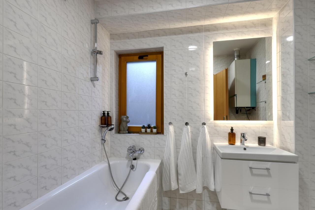 Spacious Old Town Loft For 6